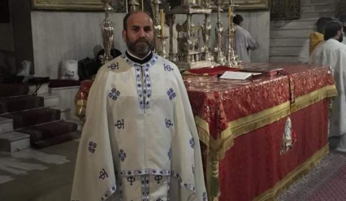 Un preot din Sibiu vrea ca oamenii să renunțe la coroanele de flori la înmormântări. Care este motivul: ”Nu ajută cu nimic”