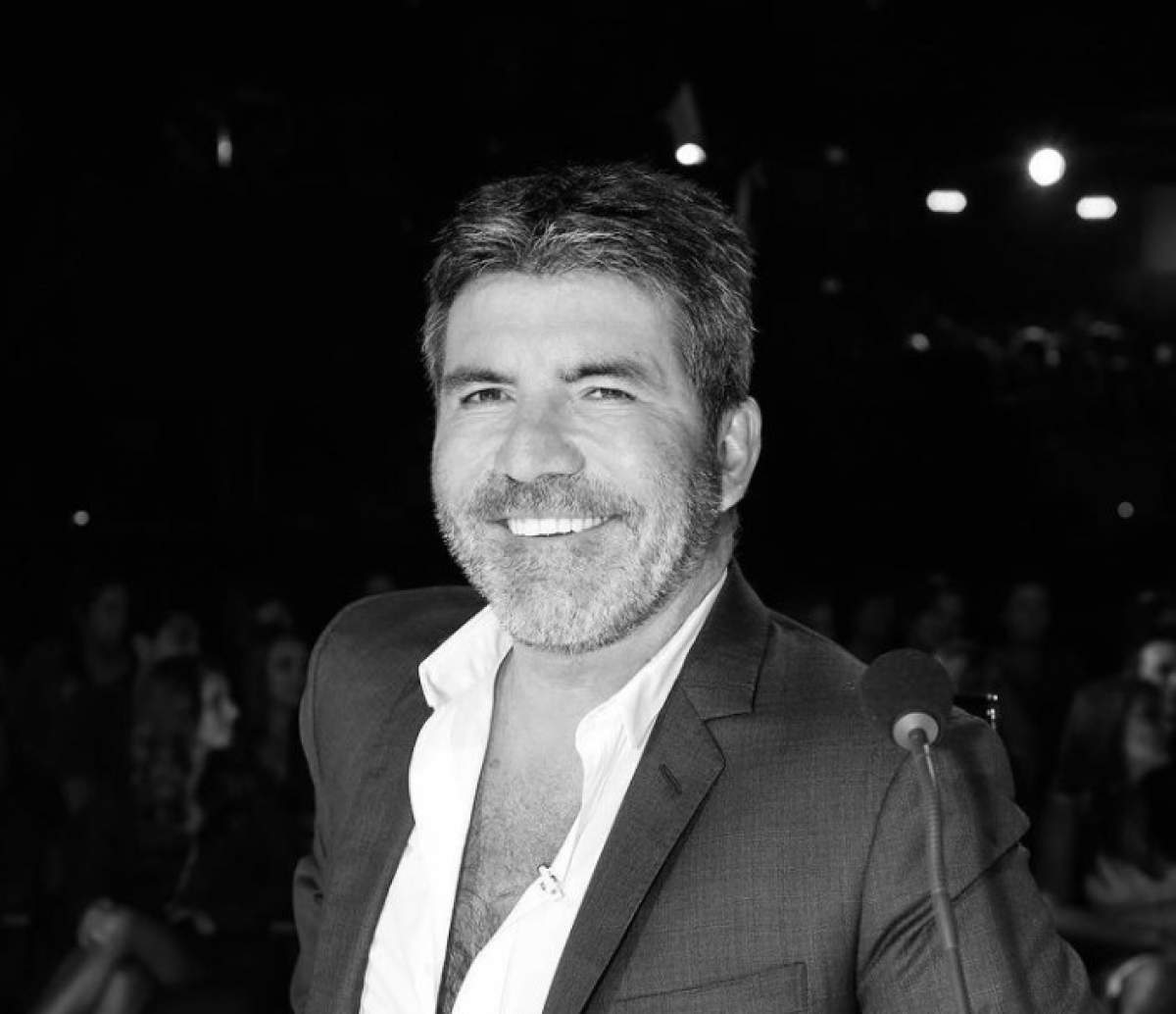 Simon Cowell, la X Factor, poză alb-negru
