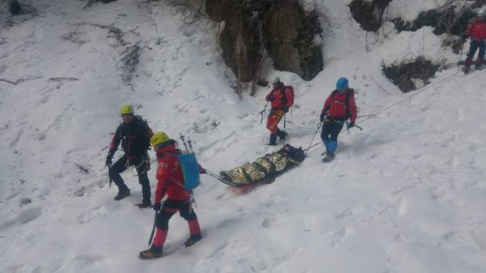 Un turist a fost găsit mort în Munții Călimani