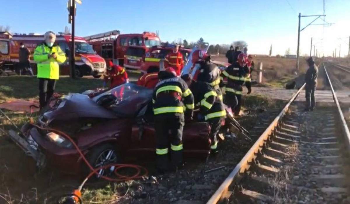 Un cuplu din Galați a murit pe loc, după ce mașina lor a fost spulberată de un tren / VIDEO