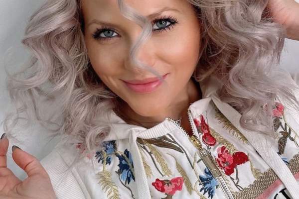 Mirela Vaida se pregătește de o schimbare radicală de look? Prezentatoarea TV de la Acces Direct a stârnit curiozitatea tuturor / FOTO
