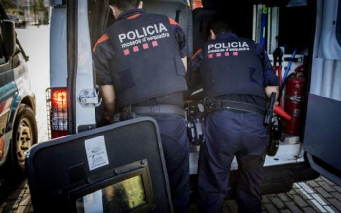 Doi români din Spania au fost urmăriți ca-n filme, după ce s-au ciocnit de o mașină de Poliție. Bărbații au ajuns la închisoare