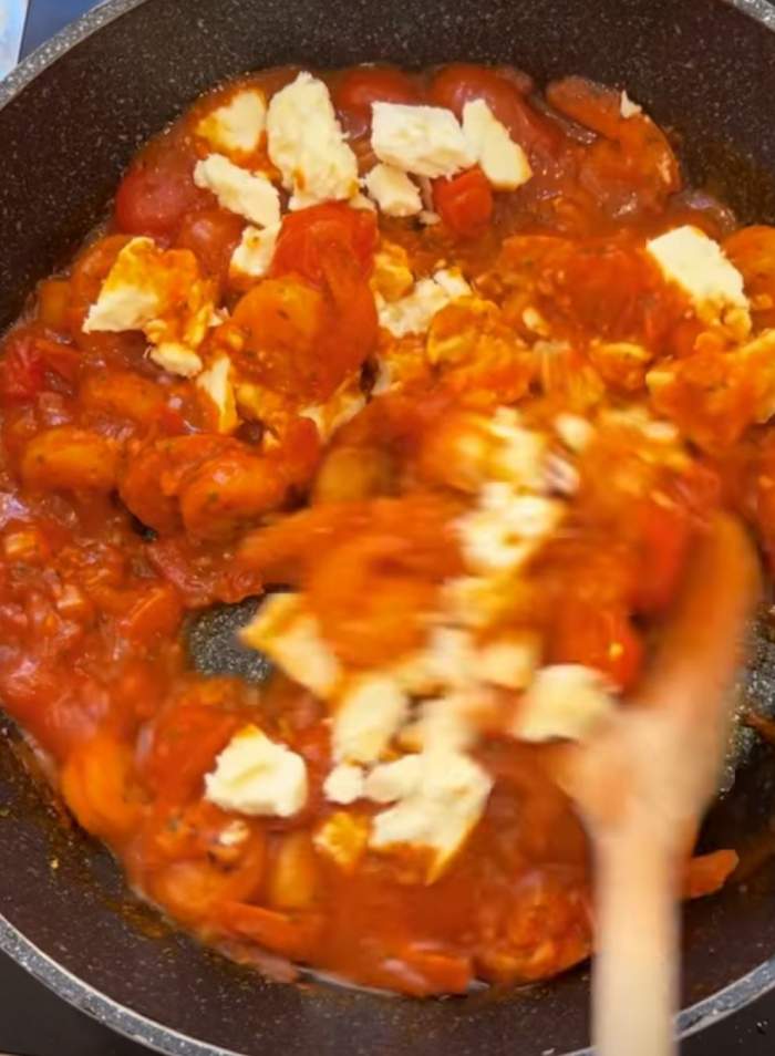 Rețeta de creveți saganaki a Andreei Ibacka! Actrița a stârnit un val de reacții în mediul online cu preparatul ei culinar / FOTO