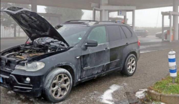 Un român din Italia a murit, după ce mașina în care se afla a luat foc. De la ce a izbucnit incendiul / FOTO