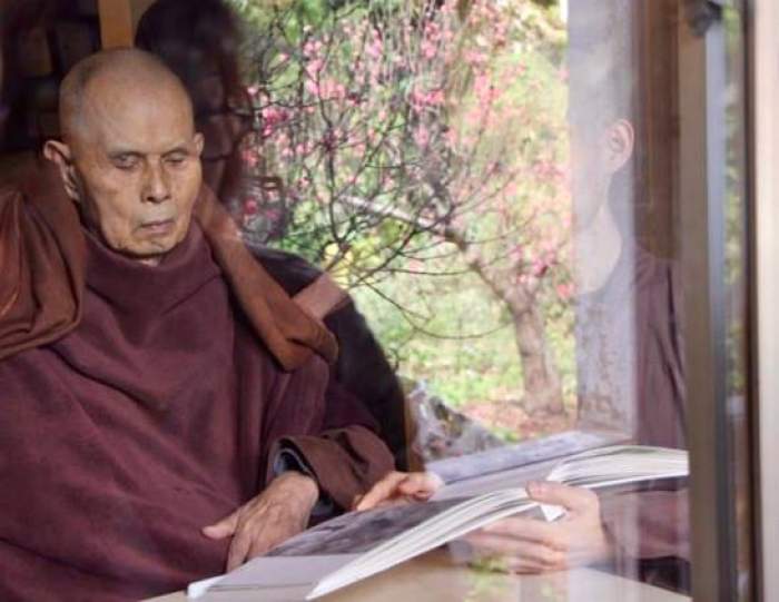 Unul dintre cei mai influenţi călugări budişti din lume a murit. Thich Nhat Hanh a fost ghidul spiritual al celor mai mari vedete