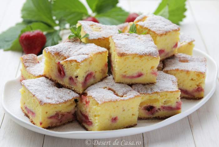 Cum să prepari prăjitură cu iaurt și căpșuni. Desert simplu și delicios