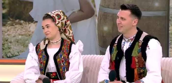 Acces Direct. Ana Maria și Bogdan Berbecar, nuntă în lanul de porumb. Cei doi artiști s-au cunoscut în facultate: ”Cererea a fost la ski”