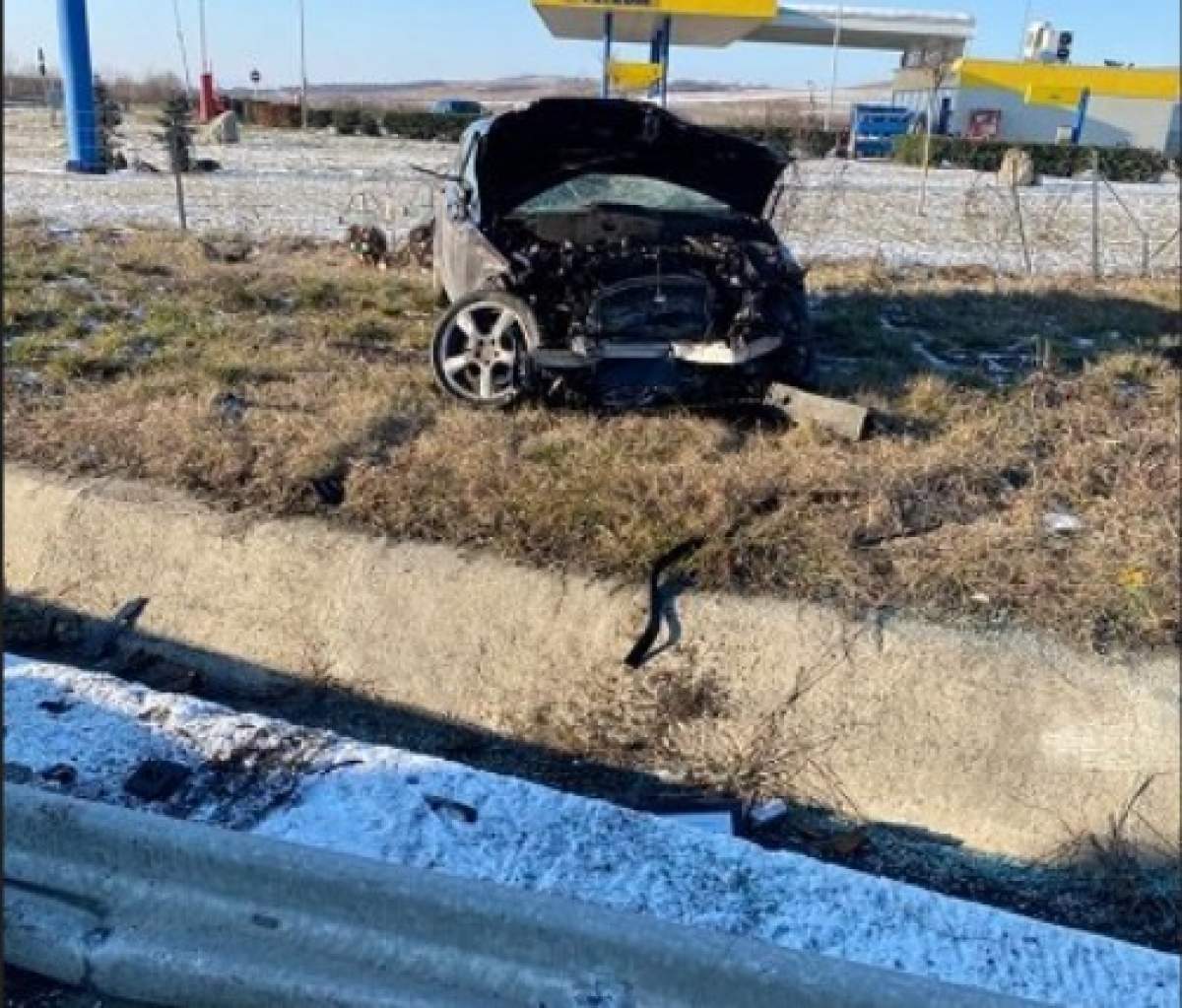 Un tânăr de 19 ani din Lugoj a provocat un accident soldat cu patru răniţi. În locuința lui s-a găsit un bilet de adio / FOTO