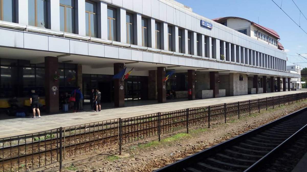 Accident deosebit de grav în Gara CFR Bacău! O fetiță de 13 ani a fost lovită de o locomotivă