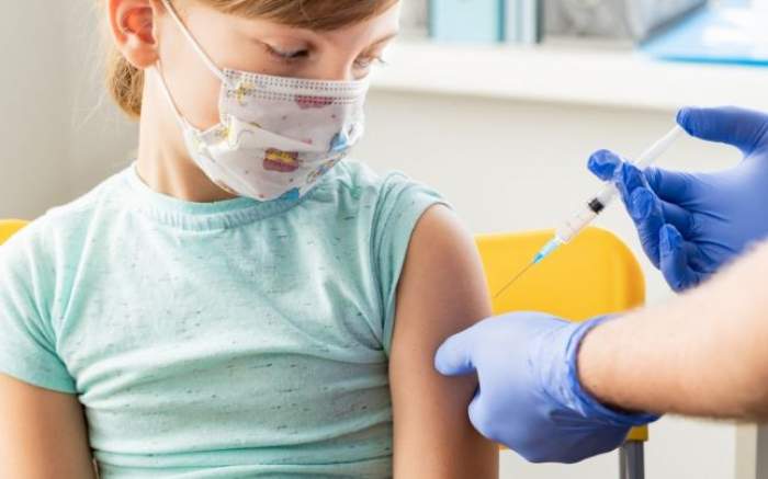 Astăzi începe vaccinarea copiilor cu vârste cuprinse între 5 și 11 ani. Cum vor fi imunizați minorii