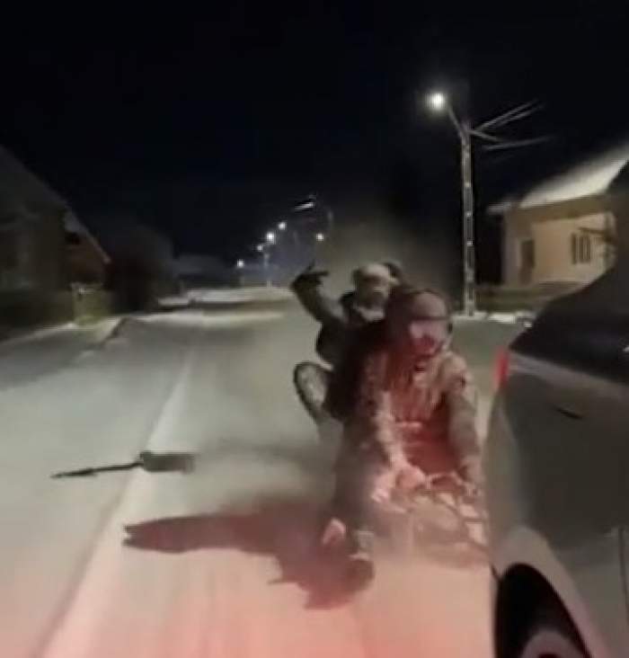 Tineri, la un pas de moarte, după ce s-au filmat trași cu sania de o mașină cu 140 km/h / VIDEO