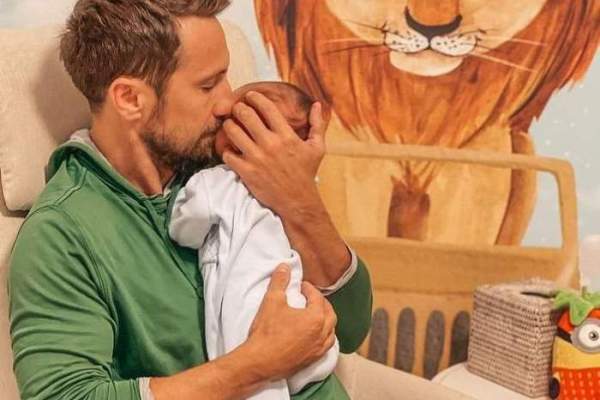 Ce fotografie a postat Dani Oțil pe rețelele de socializare, după ce băiețelul lui, Luca Tiago, a fost bolnav zile la rând / FOTO