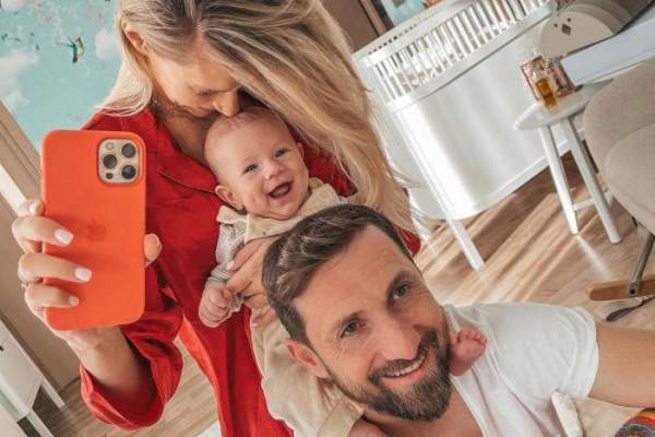 “A fost crunt”. Cum se simt Gabriela Prisăcariu și fiul ei în aceste momente. Soția și băiețelul lui Dani Oțil, probleme de sănătate / FOTO