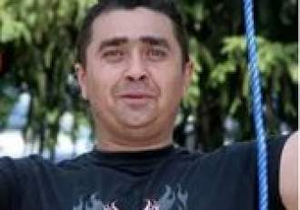 Un cunoscut jurnalist din Argeș a fost găsit fără suflare în apartamentul său. Bărbatul avea 48 de ani