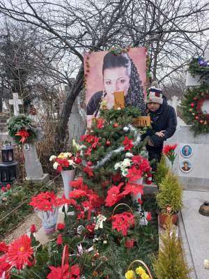 Cum arată acum mormântul regretatei Cornelia Catanga. Fiul artistei, devastat de durere la cimitir: ”Nu mai pot de tine” / FOTO