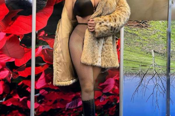 Loredana Groza, decolteu impresionant. Ținutele decoltate prin care și-a uluit fanii și colegii | FOTO