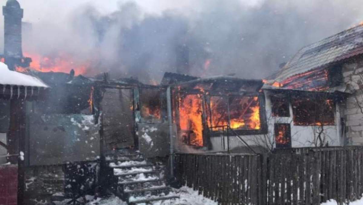 O casă din Olt a izbucnit în flăcări