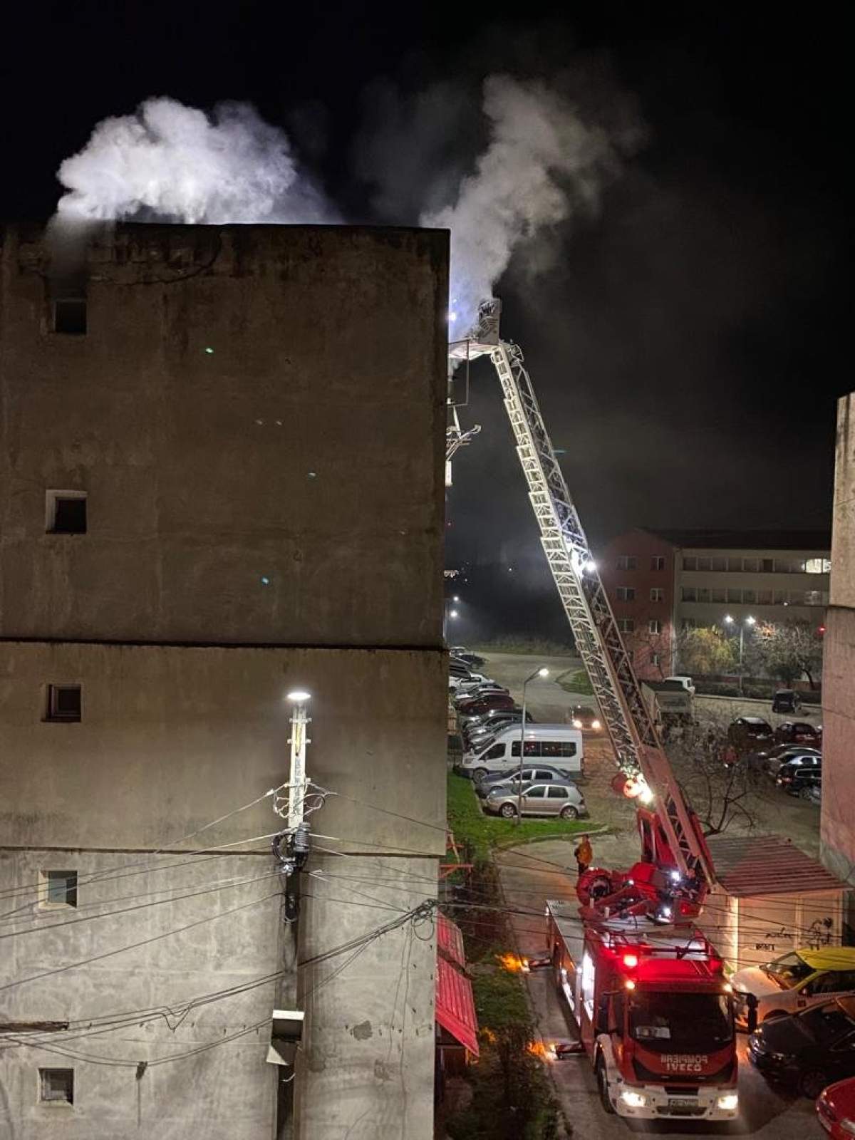 Incendiu de proporții la o garsonieră din Giurgiu! Incendiu de proporții la o garsonieră din Giurgiu! O persoană a avut nevoie de intervenții medicale, iar nouă au fost evacuate