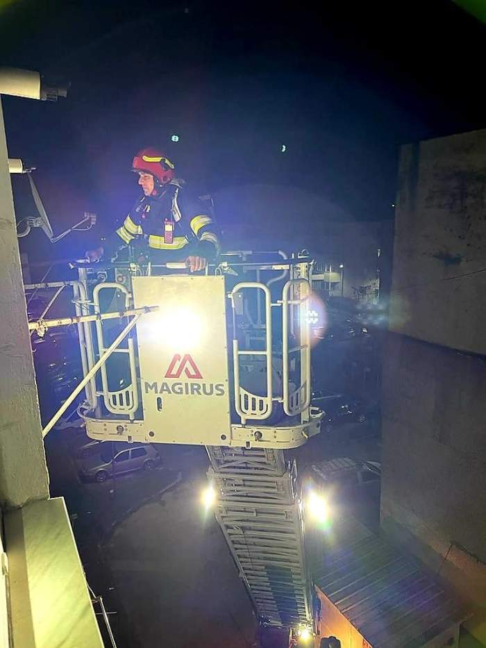 Incendiu de proporții la o garsonieră din Giurgiu! O persoană a avut nevoie de intervenții medicale, iar nouă au fost evacuate