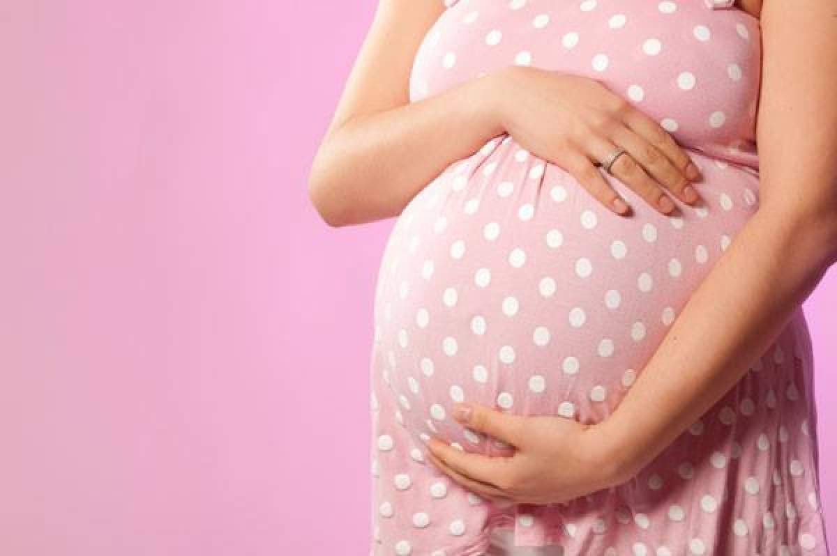O tânără însărcinată din Botoșani, infectată cu SARS-CoV-2, a plecat în Africa, deși se afla în carantină. Ce se întâmplă acum cu femeia