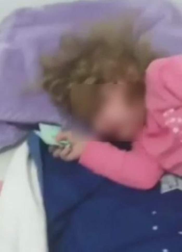 O fetiță de doi ani, din Constanța, a fost bătută fără milă de propria ei mamă: ,,Eu pe tine te omor" / FOTO