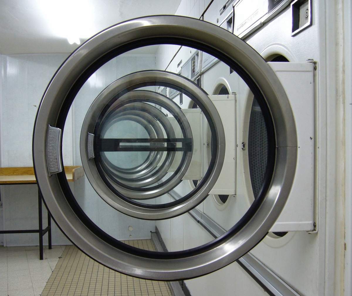 Mașina de spălat poate fi curățată cu ajutorul unei legume. Nu e o glumă! Te scapă rapid de calcar și de mizeria de pe cuvă