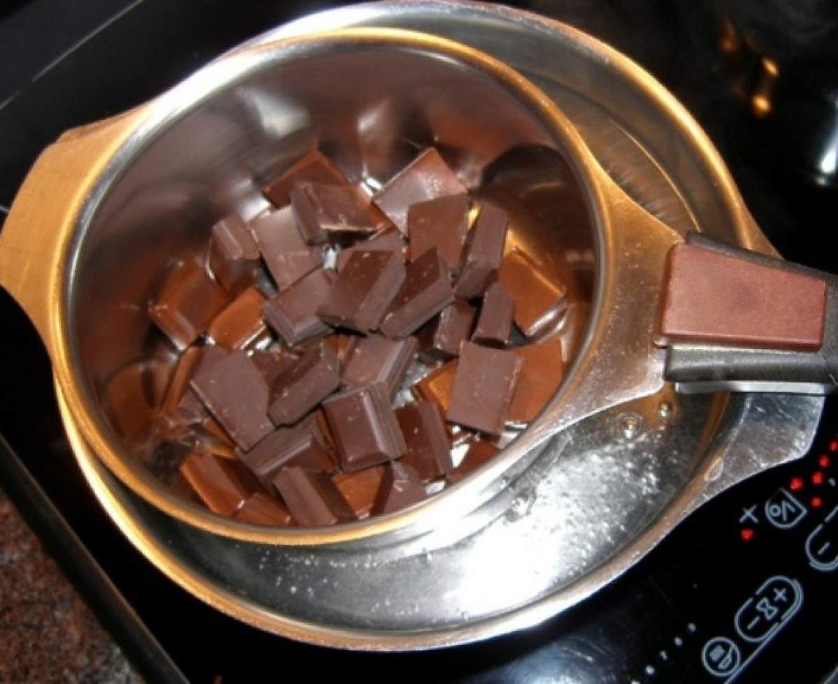 ciocolată topită la bain-marie