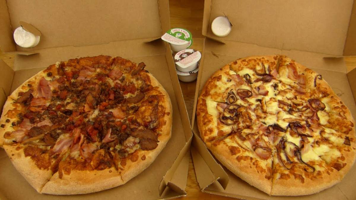 De ce pizza este rotundă, se taie în triunghiuri și se pune în cutie pătrată. Ai știut?