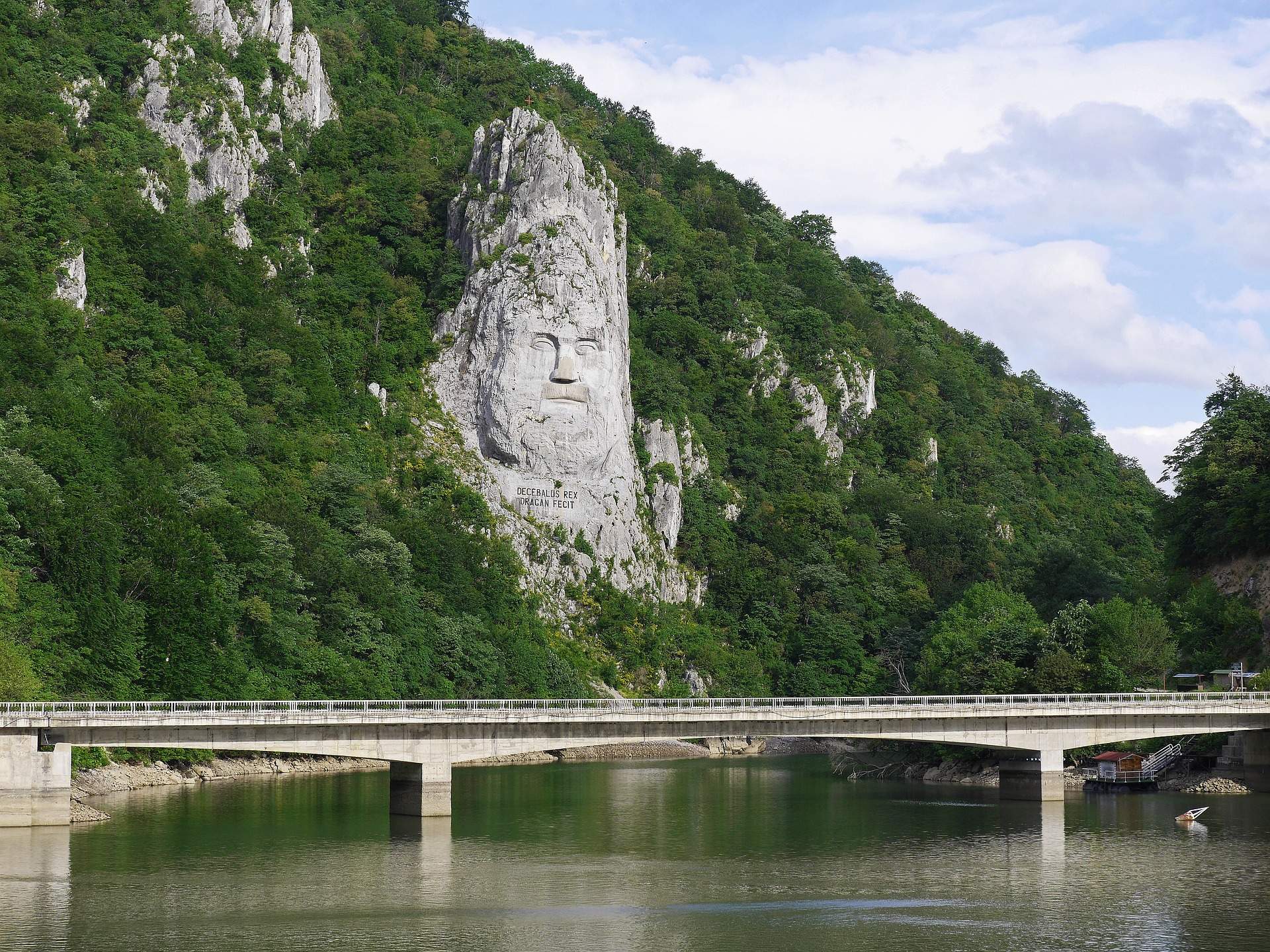 Orașe din România prin care trece Dunărea! Puțini au văzut colțul de Rai unde Marea Neagră se unește cu Dunărea și cerul/ FOTO