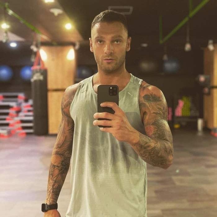 Cine este fratele lui Radu Vâlcan. Cristian pozează dezbrăcat și își etalează des corpul lucrat la sală pe rețelele de socializare