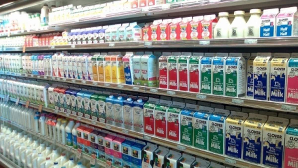 Laptele și produsele lactate se vor găsi pe rafturi separate în magazine. Parlamentul României a adoptat legea