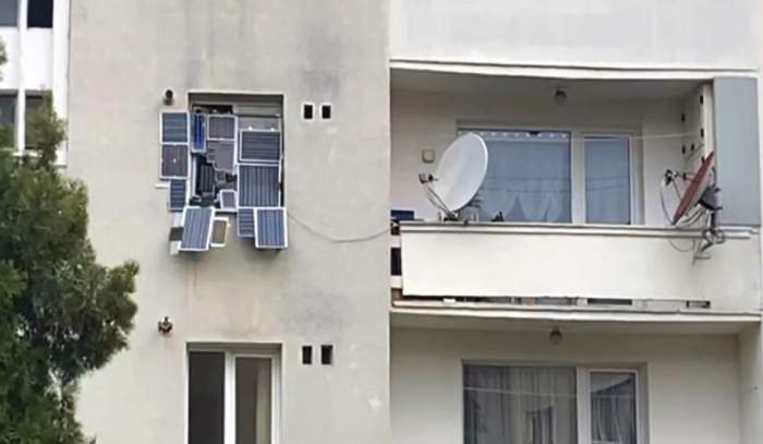 Un român și-a montat panouri solare la geamul apartamentului. Metoda inedită pentru a reduce factura la energie / FOTO