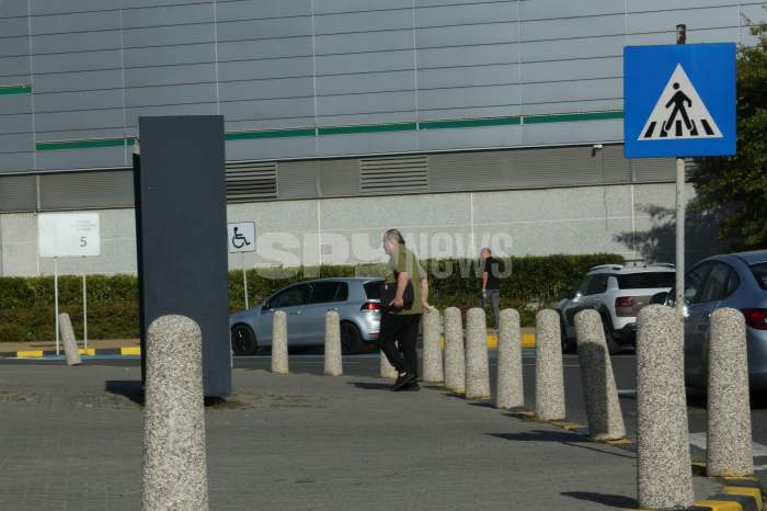 Florin Călinescu, apariție surprinzătoare într-o mașină tinerească. Cum a fost surprins actorul, când spera să nu fie văzut de polițiști / PAPARAZZI