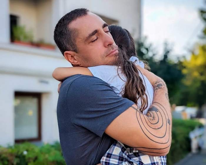 Cum arăta Vladimir Drăghia atunci când era în perioada vârstei fiicei lui, Alegra. Actorul neagă asemănarea dintre cei doi / FOTO