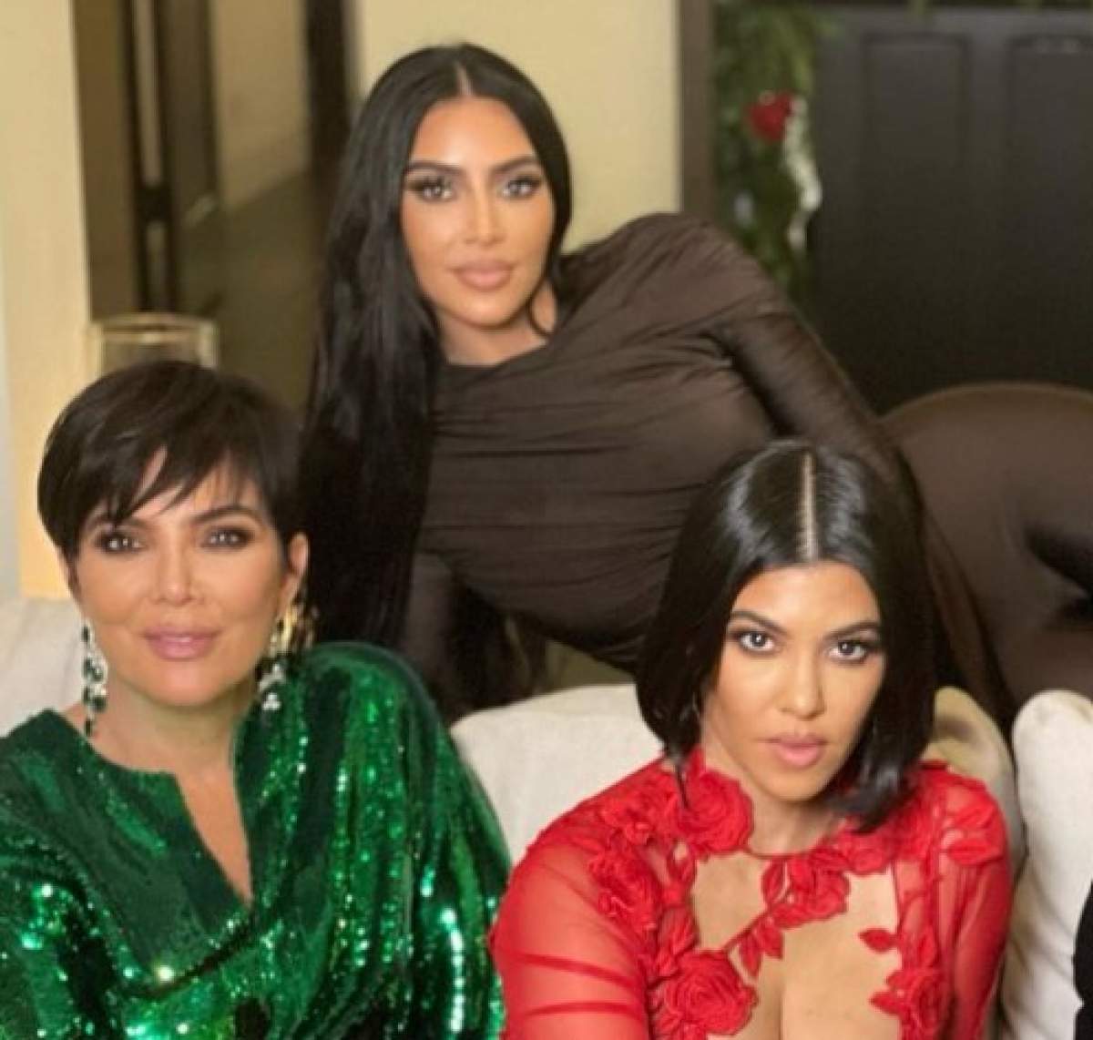 Kris Jenner, alături de Kim și Kourtney