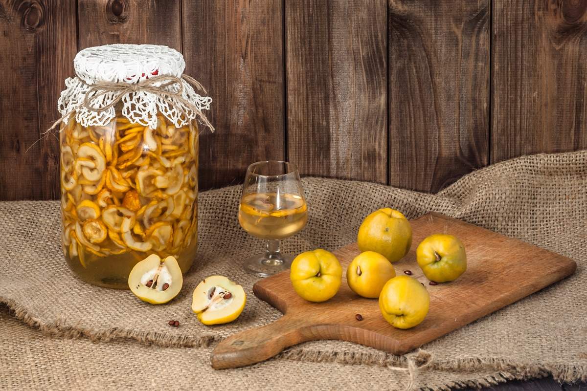 Lichior de gutui sau gutuiată. Ingredientul ca să fie ca la țară