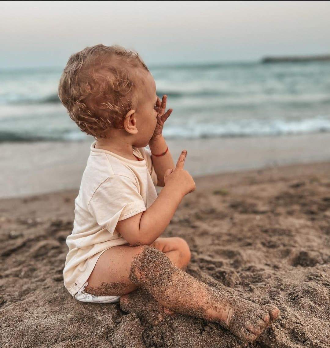 Cât de mare a crescut Tiago, fiul lui Dani Oțil și al Gabrielei Prisăcariu. Imagini emoționante cu micuțul lor / FOTO