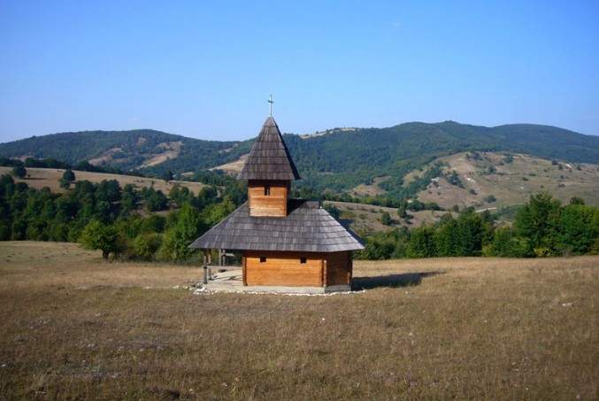 Locul din România binecuvântat de Dumnezeu. Ce se întâmplă cu oamenii care intră în Izvorul Îngerilor / FOTO