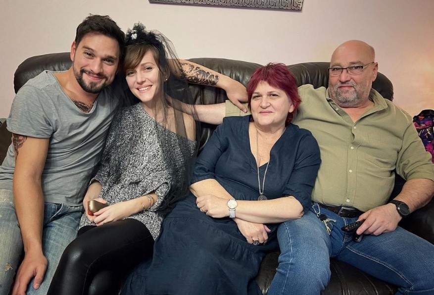 Vlad Gherman, urare emoționantă pentru sora lui, de ziua ei de naștere. Actorul a publicat și un portret de familie / FOTO