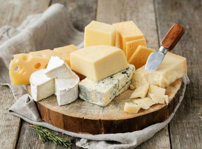 Brânzeturi slabe. Trei tipuri de brânză care conțin cele mai puține grăsimi