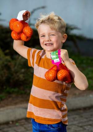 Unui copil i s-a îngălbenit pielea, după ce a mâncat prea multe portocale. Ce verdict a dat medicul specialist / FOTO