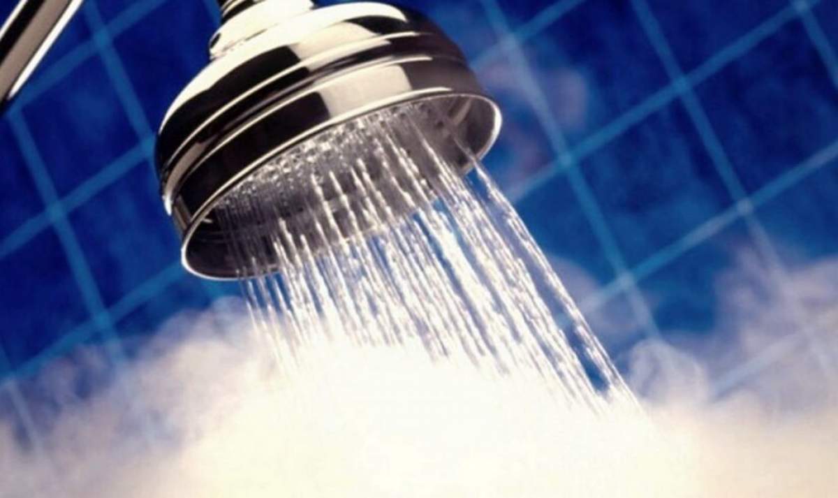 Metoda cu care economisești energie electrică când faci baie. Trucul genial pe care îl caută toți românii