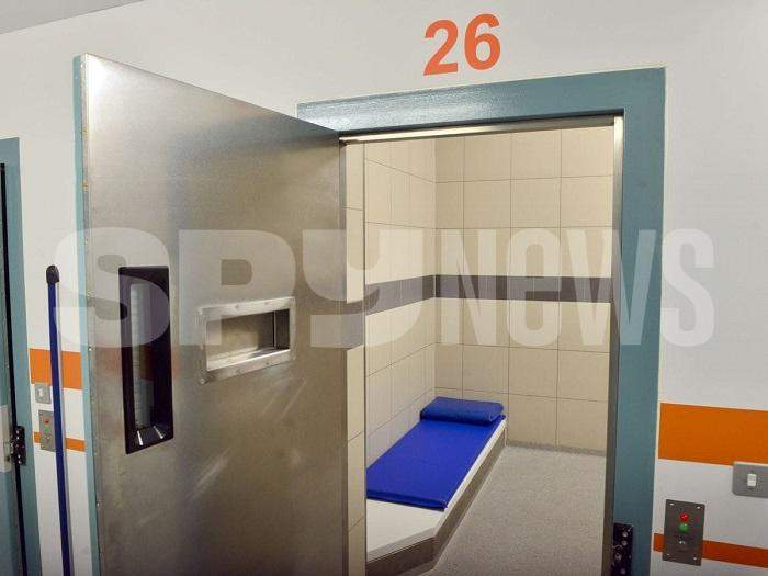 VIDEO / Artistul care își caută de opt ani fetița răpită, arestat chiar înainte de a-și strânge fiica în brațe / Mărturie cutremurătoare