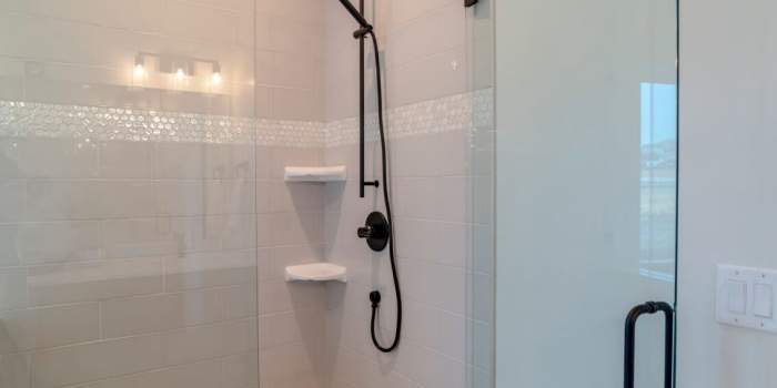 Cum cureți în mod eficient cabina de duș. Trucul care va elimina tot calcarul