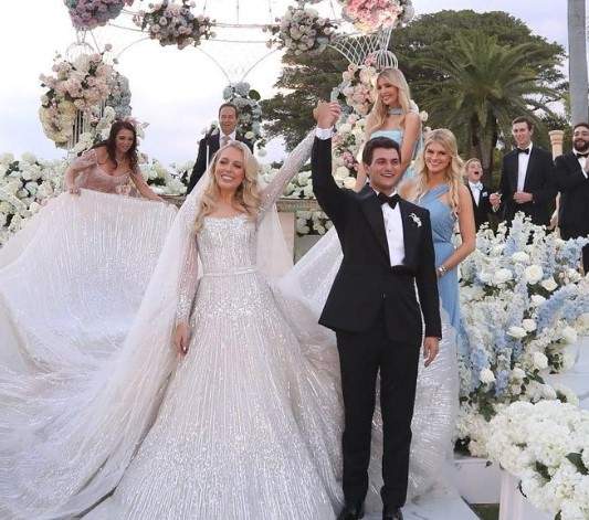 Tiffany Trump, în rochie de mireasă alături de mire