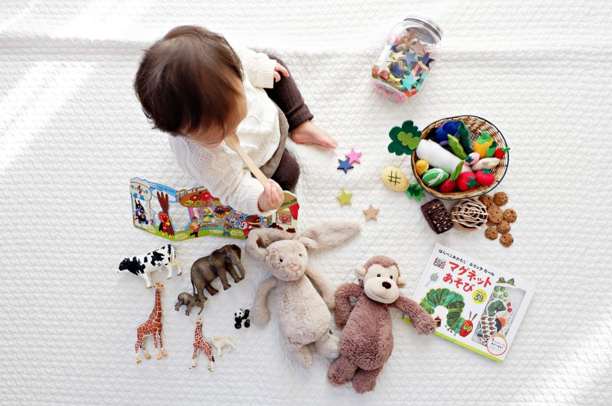 Cum să cureți jucăriile copilului ieftin și eficient, cu bicarbonat de sodiu. Trucul pe care toate mamele ar vrea să îl știe