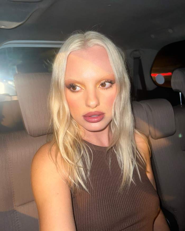 O recunoști pe fetița din imagine? Timpul a trecut și s-a „transformat” în una dintre cele mai talentate cântărețe din România