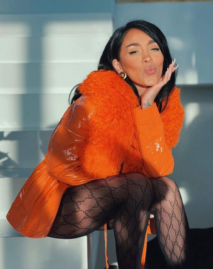 Recunoști fetița din imagine? Acum se bucură de mult succes și este una dintre cele mai îndrăgite cântărețe din țară