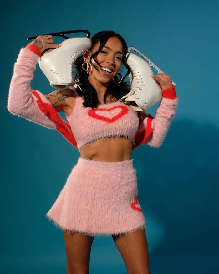 Recunoști fetița din imagine? Acum se bucură de mult succes și este una dintre cele mai îndrăgite cântărețe din țară