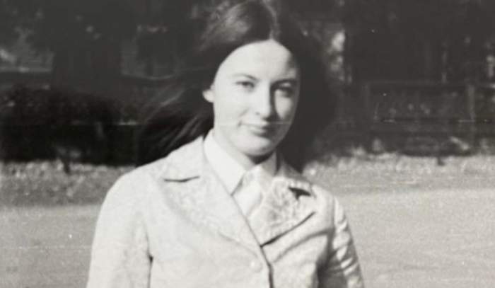 Recunoşti adolescenta din imagine? Acum este una dintre cele mai îndrăgite interprete de muzică populară din România / FOTO